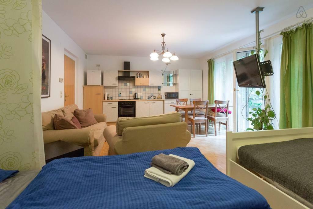 Relaxing Terrace Apartment In Lively Area Виена Екстериор снимка