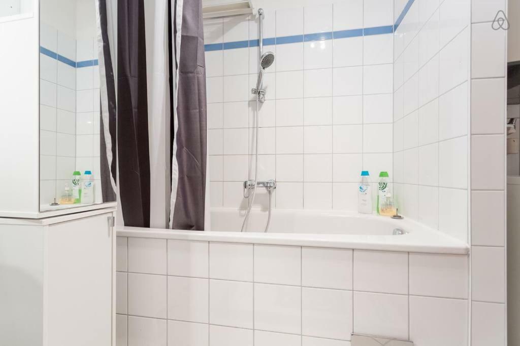 Relaxing Terrace Apartment In Lively Area Виена Екстериор снимка