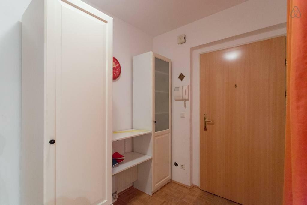 Relaxing Terrace Apartment In Lively Area Виена Екстериор снимка