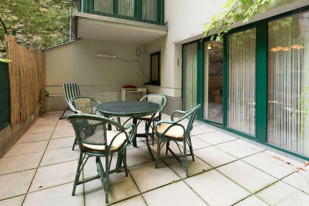Relaxing Terrace Apartment In Lively Area Виена Екстериор снимка