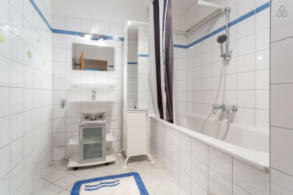 Relaxing Terrace Apartment In Lively Area Виена Екстериор снимка
