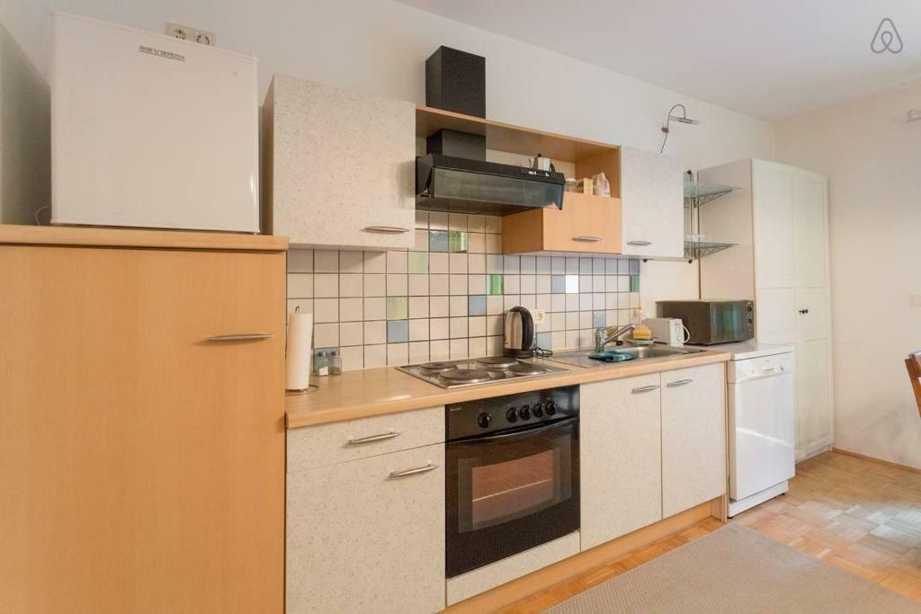 Relaxing Terrace Apartment In Lively Area Виена Екстериор снимка