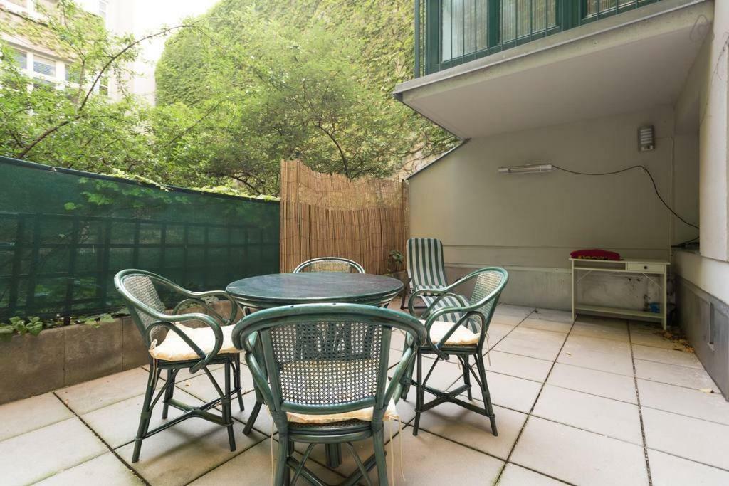 Relaxing Terrace Apartment In Lively Area Виена Екстериор снимка